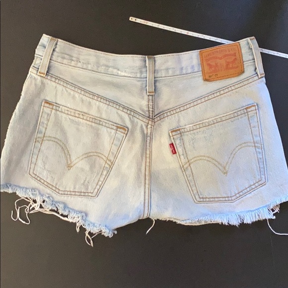 Levi 501 jean shorts - Picture 2 of 3